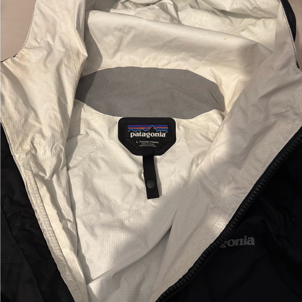 Patagonia Black and White Jacket - hooded